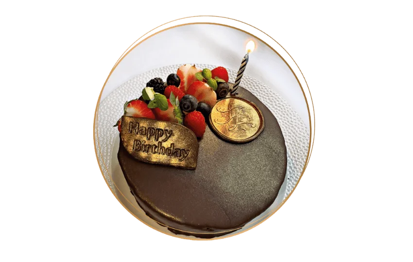 New York születésnapi torta. Happy birthday felirattal és New York Café logóval